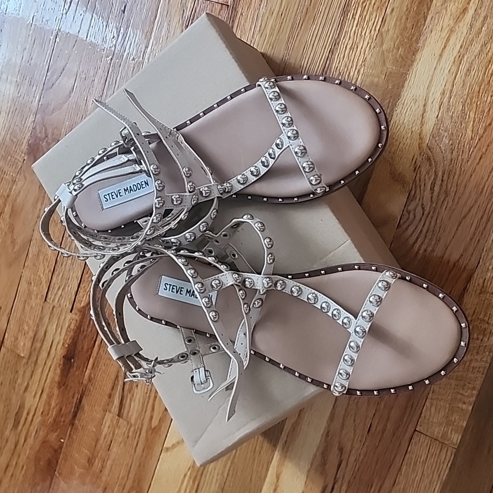 Steve Madden Tashia Bone t strap sandals.